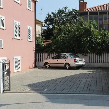 With A Parking Space - 2548 아파트 *